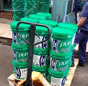 液体潤滑剤中の増粘剤の固体から半固体への潤滑剤グリース分散