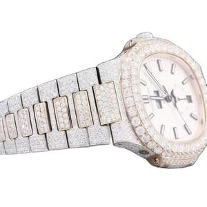 Montre Moissanite glacée élégante Diamètre du cadran de 41mm Pierres claires Construction durable en acier inoxydable Mécanique à la mode - Product Image 2