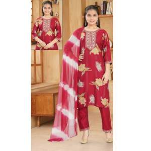 Kurti con estampado Vaticano moderno y elegante con juego Dupatta inferior a juego Elaborado en tela elegante para ocasiones de fiesta étnica elegante - Product Image 1