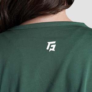 เสื้อยืดถักทรงยาวโมดฟิตสีเขียวเข้ม - Product Image 5