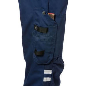 Pantalones de Seguridad Resistentes Hechos de Material Impermeable, Ideales para la Construcción y Trabajos al Aire Libre - Product Image 6