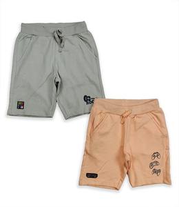 Pantalones cortos para niños de corte clásico hechos con tela de algodón suave y bolsillos laterales ideales para ropa informal o salidas de verano - Product Image 3