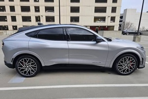 พร้อมจัดส่ง รถยนต์ไฟฟ้า พวงมาลัยขวา/ซ้าย ปี 2021 ฟอร์ด มัสแตง มาช-อี จีที รุ่น GT Performance Edition แพ็คเกจพิเศษ 480 แรงม้า มอเตอร์คู่ ขับเคลื่อนสี่ล้อ - Product Image 2