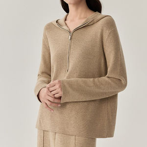 เสื้อฮู้ดดี้แขนยาวแฟชั่นสีพื้นถักจากผ้าฝ้าย 100% ผลิตภัณฑ์ใหม่สำหรับฤดูหนาว พร้อมโลโก้ด้านหน้า ดีไซน์ปรับแต่งได้ - Product Image 4