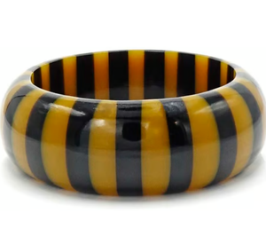 Bracelet en résine fait main pour femme, exquis, ethnique, élégant, artisanal, léger et au design stylé - Product Image 1