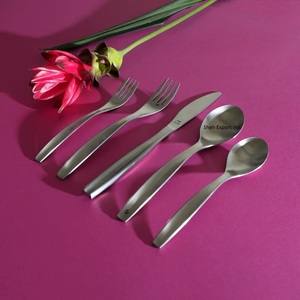 Ensemble de couverts en métal plaqué argent avec poignée créative simple pour la vaisselle de table à manger à la maison - Product Image 1