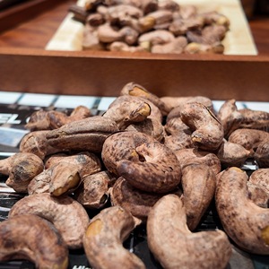 Noix de cajou biologiques du Cambodge W450 grillées au sel, qualité supérieure, 100% naturelles, avec possibilité de fabrication OEM/ODM - Product Image 2