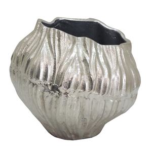 Jarrón de metal de aluminio plateado niquelado hecho a mano para decoración de hogar y oficina estilo de diseño costero para arreglos florales - Product Image 6