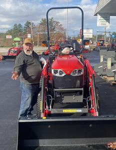 รถตักขนาดเล็ก Massey Ferguson GC1725M - เครื่องยนต์ดีเซลประสิทธิภาพสูง 25 แรงม้า พร้อมลูกปืนและชุดเกียร์ - Product Image 1