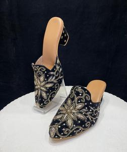 Qualité d'exportation indienne faite à la main Style Jutti femmes pour mariage vêtements de bureau disponible au meilleur prix - Product Image 2