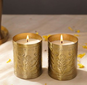 Bougeoir à bougie votive en métal de belle fabrication pour éclairer les balcons et les entrées des patios des salons - Product Image 1