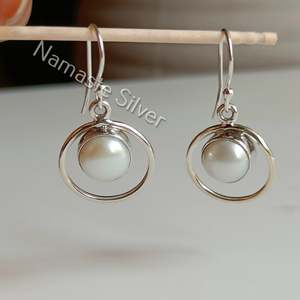 Boucles d'oreilles pendantes en argent faites à la main avec perles d'eau douce, bijoux élégants en perles, cadeau de mariage pour elle - Product Image 3