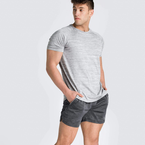 Short de gym en polyester personnalisé de haute qualité pour hommes avec poche à fermeture éclair Short en maille Impression par transfert par sublimation - Product Image 1