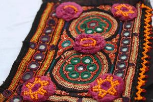 Zari Work Neck Empiècements de broderie Sindh Patch traditionnel Banjara Boho - Product Image 2