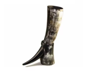 Corne à boire en corne de buffle véritable polie, entièrement naturelle et écologique, faite à la main, cadeau d'affaires de luxe moderne par Crescent Crafts - Product Image 1
