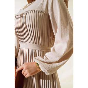 Vestido Princesa Plisado Con Cinturón Crema - Product Image 1