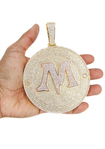 Colgante de Moissanita con Inicial M Personalizada de Diseñador, Colgantes Redondos Completamente Pavimentados, Dijes de Diamantes de Moissanita con Diseño de Medallón Redondo - Product Image 2