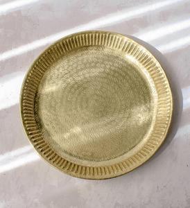 Bandeja rectangular dorada de nuevo diseño con mango de metal plateado con tazón para servir chocolate martillado a precio mayorista - Product Image 5