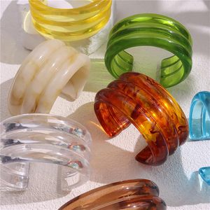 Bracelets géométriques irréguliers Bracelet Jelly Resin Large Acrylique Bracelet Beach Essentials pour les vacances Angel Beach Essentials - Product Image 4