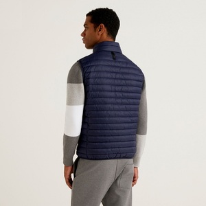 Vente en gros d'usine personnalisé OEM sans manches col montant fermeture éclair hiver gilet 100% polyester matelassé doudoune - Product Image 5