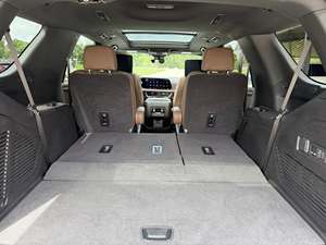 SUV Familiar Premium de 3 Filas Usado, Modelo 2025, Alto Rendimiento - Product Image 6