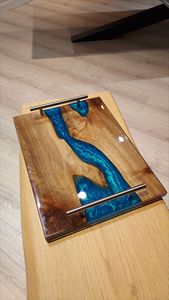Bandeja de servicio de madera de diseño de lujo Bandeja de servicio de madera y epoxi de resina personalizada Bandeja de servicio decorativa con asas - Product Image 4