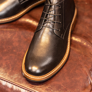 Bottes marron de luxe montantes avec surface imperméable et doublure anti-odeur pour le froid et les occasions formelles - Product Image 5