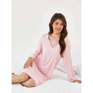 Robe de nuit longue en dentelle pour femme, en tissu tricoté doux et confortable en bambou, style enveloppant, pyjama de luxe à col en V - Product Image 4