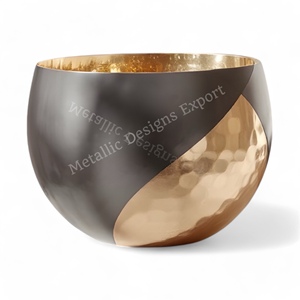 Porte-bougie votif en métal martelé noir et or Design ondulé pour les maisons modernes uniques, les cadeaux de mariage ou les événements - Product Image 1