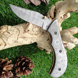 Couteau de poche pliant en acier damas fait à la main personnalisé avec manche en bois OEM pris en charge pour le transport quotidien et le camping - Product Image 4
