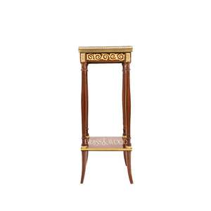 Table d'appoint carrée haute de luxe en acajou avec plateau en marbre blanc et accents en laiton doré orné pour une décoration d'angle classique de la maison - Product Image 3