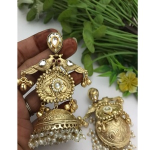 Boucles d'oreilles Fusion faites à la main pour femmes pour des looks festifs décontractés et de mariage Accessoires de mode avec pierre de Zircon pour les cadeaux - Product Image 1