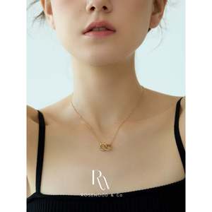 Collana da Donna Minimalista Placcata Oro 18K con Ciondolo a Serpente in Zirconi e Strass, Perle Imitazione, Impermeabile, per Uso Quotidiano - Product Image 4