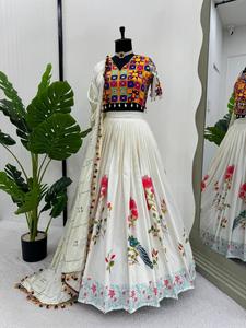 Navratri Rayon Chine Stitch ทำงานพิเศษและงานกระจกจริงผ้าใบ patta กับ Canvas lehenga choli กับ dupatta - Product Image 3