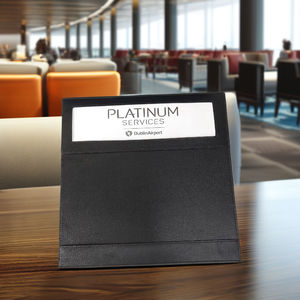 ป้ายบอกทางหนัง PU สำหรับสนามบิน ปรับแต่งโลโก้ได้ พิมพ์ลายได้ ได้รับการรับรองมาตรฐาน ISO9001 พกพาสะดวก มีหูหิ้ว คุณภาพระดับ 4-5 ดาว จากอินเดีย - Product Image 1