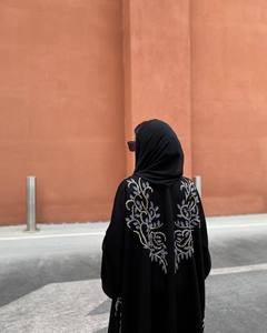 Abaya longue en satin de soie de luxe en gros pour femmes, robe musulmane sur mesure petite taille, manches à volants, anti-rides, faite à la main, de haute qualité, pour la prière - Product Image 3