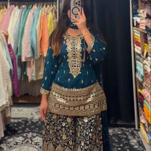 ชุดคุรติสออกแบบหรูหราสำหรับงานปาร์ตี้และเทศกาล ชุดสาหรี่แบบดั้งเดิม ดีไซน์ใหม่ล่าสุด ผ้าไหมชิโนน ราคาสุดคุ้ม - Product Image 1