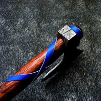 Hache de bataille viking en acier Damas artisanal de qualité supérieure, logo personnalisé, manche en bois avec étui en cuir, prix de gros de qualité industrielle