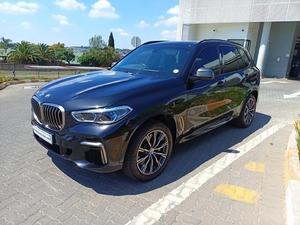 BMWW X5 M50i 2022, 8 cylindres, boîte automatique 6 vitesses, SUV d'occasion, conduite à droite/à gauche, intérieur foncé, sièges en cuir, toit ouvrant, caméra de recul, pneus R17 - Product Image 5
