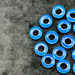 หินคาลเซโดนีสีน้ำเงินธรรมชาติ รูปโดนัท ขนาด 12 มม. หินบำบัด - Product Image 4