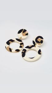 ต่างหูวินเทจแบบเข็มสีเงินย้อนยุคทำจากอะคริลิคไวน์ฝรั่งเศส - Product Image 3