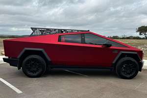 Camioneta Coupé 2024, Tracción en las Cuatro Ruedas, Bajo Kilometraje, Caja de Cambios Automática, Volante a la Izquierda, Asientos de Cuero Oscuro, Motor Turbo Gasolina/Eléctrico - Product Image 6