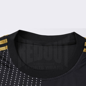 Uniforme de football pour hommes respirant et léger sur mesure avec manches courtes - Vente en gros - Product Image 5