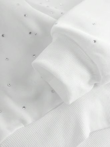 เสื้อครอปท็อปมีฮู้ดแบบซิปประดับเพชรสำหรับผู้หญิง ระบายอากาศได้ดี ปรับแต่งได้ตามต้องการ เสื้อฮู้ดซิปคุณภาพพรีเมียม ผลิตในปากีสถาน - Product Image 6