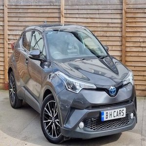 Toyota C-HR Hatchback d'occasion 2018-2026, 5 places, phares LED, pneus R17, sièges foncés, conduite à gauche, essence, à vendre - Product Image 1
