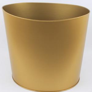 Pot de tuyau de finition antique en laiton doré fait à la main rustique parfaitement conçu pour un style de jardin intérieur élégant et saisonnier - Product Image 1