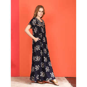 Camisón Evolve Alpine Casual de Longitud Completa con Bolsillo Lateral y Bordado en el Escote, Tejido Suave de Spandex, Cintura Elástica, ODM - Product Image 2