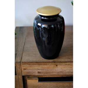 Urnes de crémation élégantes en aluminium blanc pour les cendres, souvenirs funéraires artisanaux d'Inde - Product Image 1