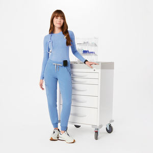 Chemises de corps médicaux avec logo personnalisé pour hommes et femmes Chemises à manches longues en gros pour hauts de gommage médical à l'hôpital - Product Image 1