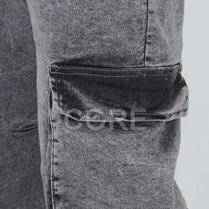 กางเกงยีนส์คาร์โก้ผู้ชายดีไซน์ใหม่ หลายกระเป๋า MOQ ต่ำ กางเกงยีนส์คาร์โก้ผู้ชายแบบฟอก กางเกงผู้ชาย - Product Image 2